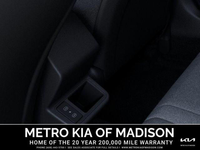Photo of 2025 Snow White Pearl Kia K4
