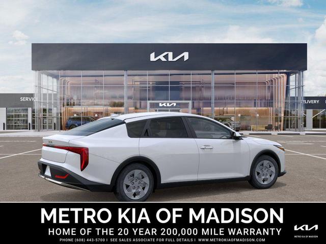 Photo of 2025 Snow White Pearl Kia K4