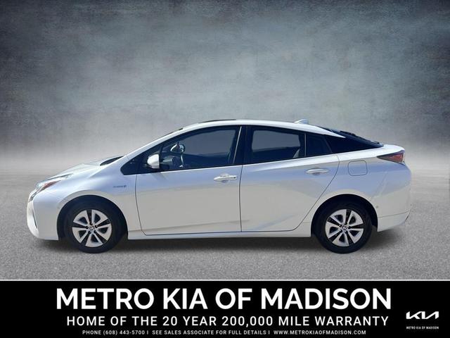 Photo of 2018 White Toyota Prius