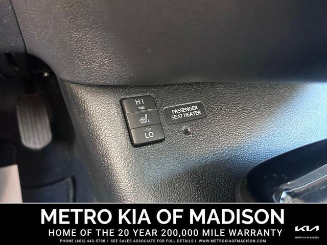Photo of 2018 White Toyota Prius