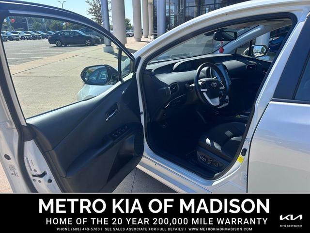 Photo of 2018 White Toyota Prius