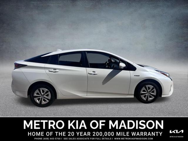 Photo of 2018 White Toyota Prius
