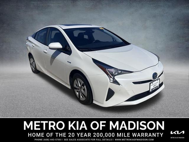 Photo of 2018 White Toyota Prius