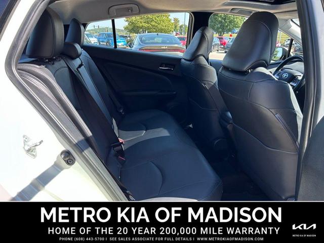 Photo of 2018 White Toyota Prius