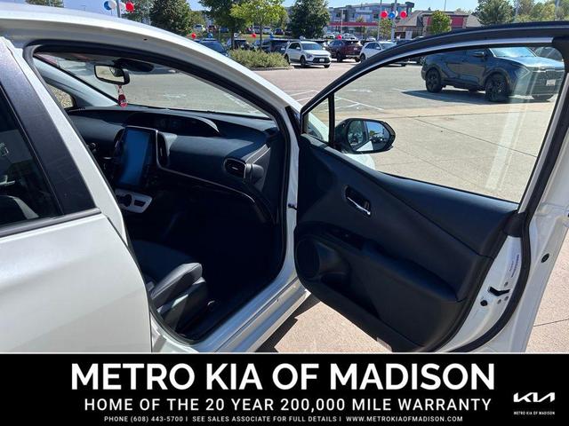 Photo of 2018 White Toyota Prius