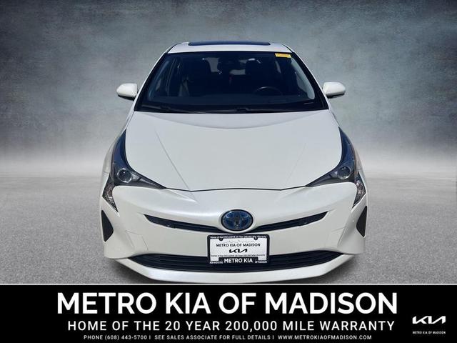 Photo of 2018 White Toyota Prius