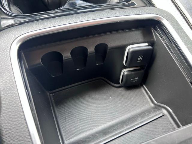 Photo of 2023 Silver Mist Clearcoat Chrysler Pacifica Hybrid