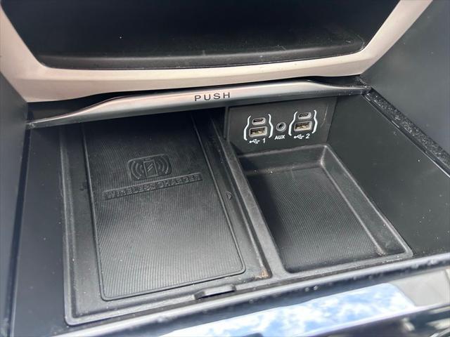 Photo of 2023 Silver Mist Clearcoat Chrysler Pacifica Hybrid