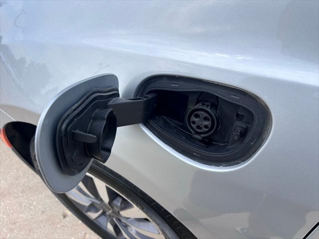 Photo of 2023 Silver Mist Clearcoat Chrysler Pacifica Hybrid