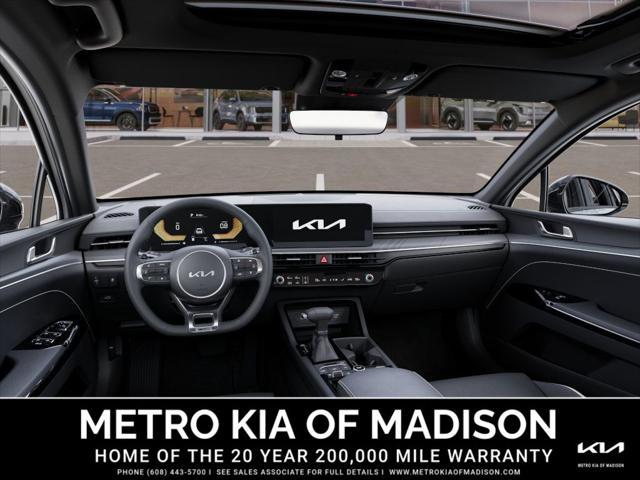 Photo of 2025 Snow White Pearl Kia K5