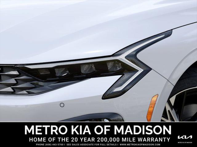 Photo of 2025 Snow White Pearl Kia K5