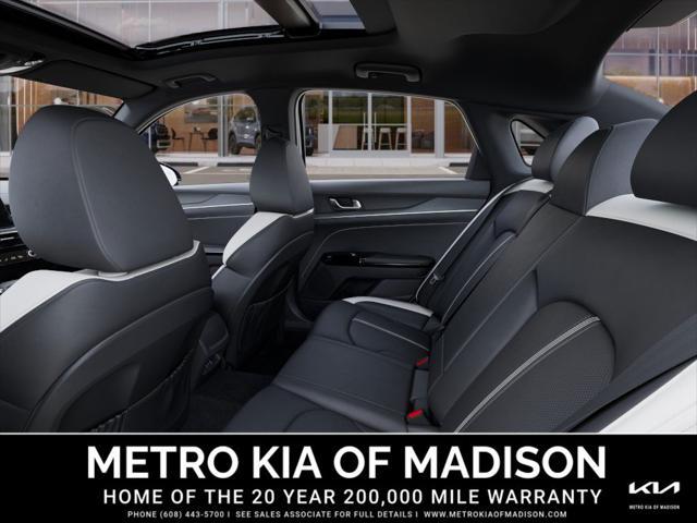 Photo of 2025 Snow White Pearl Kia K5
