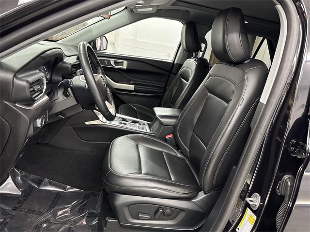 Photo of 2022 AGATE BLACK METALLIC Ford Explorer
