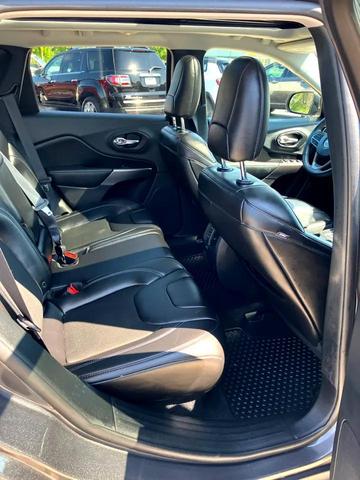 Photo of 2019 Charcoal Jeep Cherokee