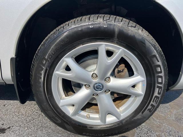Photo of 2010 Silver Nissan Rogue