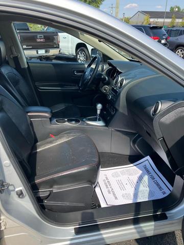 Photo of 2010 Silver Nissan Rogue