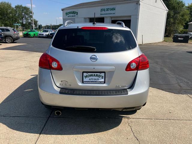 Photo of 2010 Silver Nissan Rogue