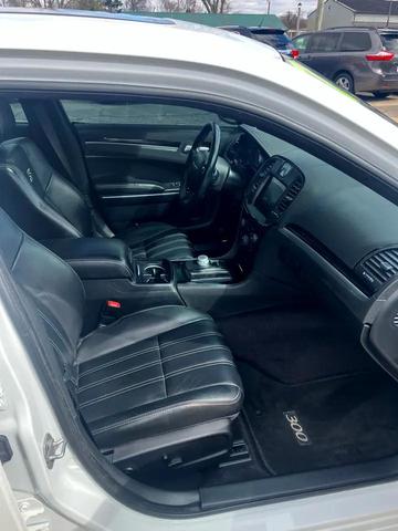 Photo of 2017 White Chrysler 300