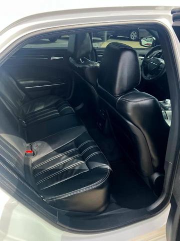 Photo of 2017 White Chrysler 300