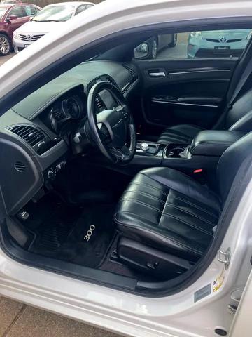 Photo of 2017 White Chrysler 300