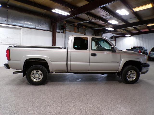 Photo of 2004 Silver Birch Metallic Chevrolet Silverado 2500