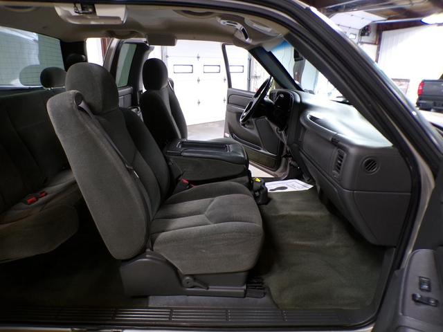 Photo of 2004 Silver Birch Metallic Chevrolet Silverado 2500