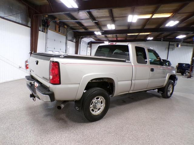 Photo of 2004 Silver Birch Metallic Chevrolet Silverado 2500