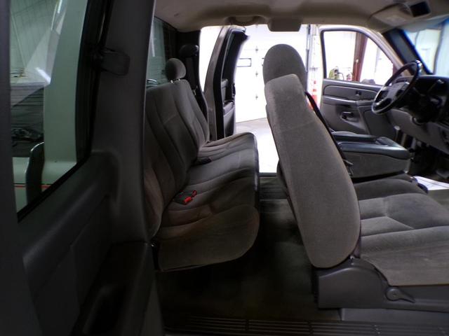 Photo of 2004 Silver Birch Metallic Chevrolet Silverado 2500