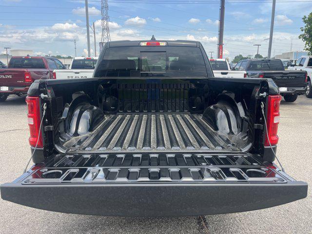 Photo of 2025 Diamond Black Crystal Pearlcoat RAM 1500
