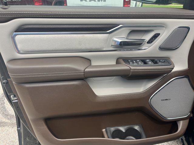 Photo of 2025 Diamond Black Crystal Pearlcoat RAM 1500