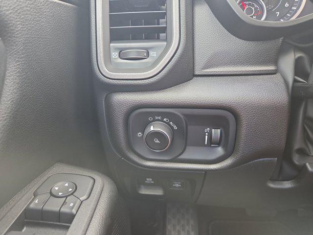 Photo of 2026 Diamond Black Crystal Pearlcoat RAM 1500