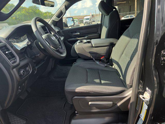 Photo of 2026 Diamond Black Crystal Pearlcoat RAM 1500