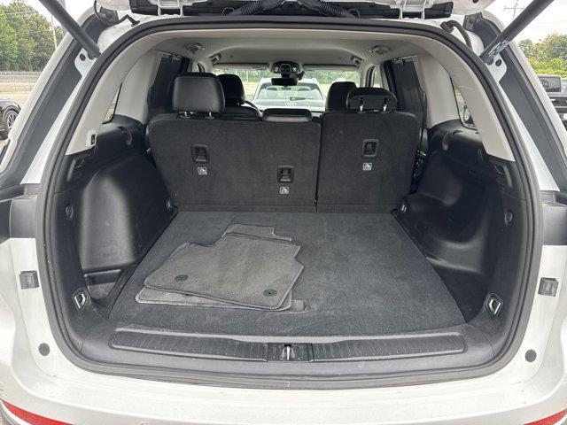 Photo of 2023 Bright White Clearcoat Jeep Grand Cherokee