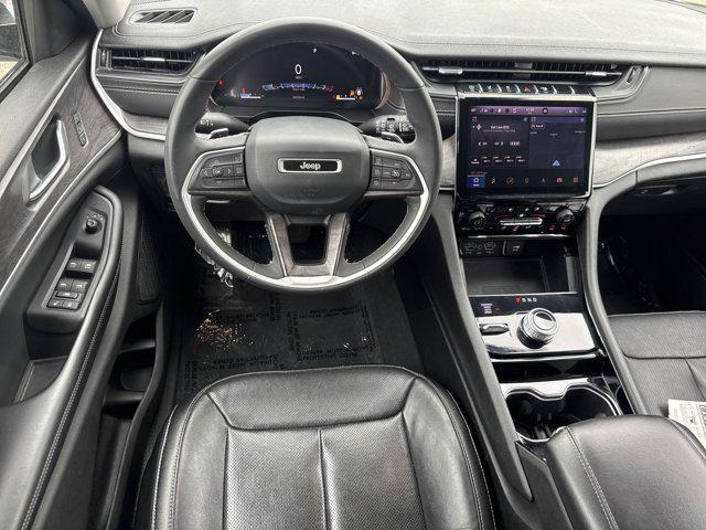 Photo of 2023 Bright White Clearcoat Jeep Grand Cherokee