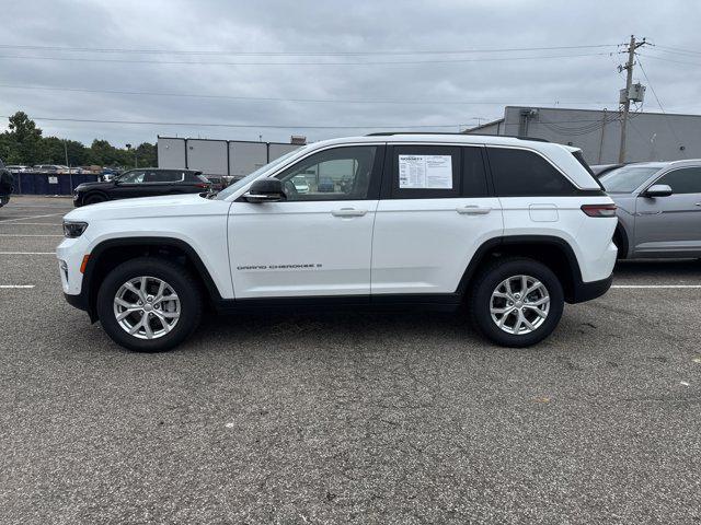 Photo of 2023 Bright White Clearcoat Jeep Grand Cherokee