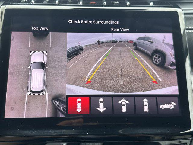 Photo of 2023 Bright White Clearcoat Jeep Grand Cherokee