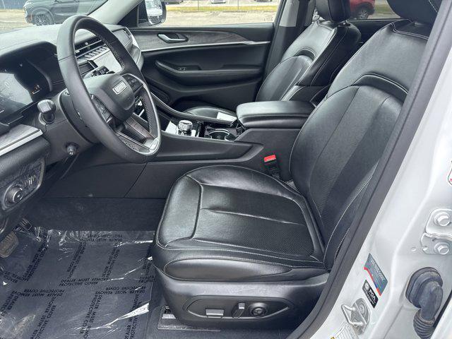 Photo of 2023 Bright White Clearcoat Jeep Grand Cherokee