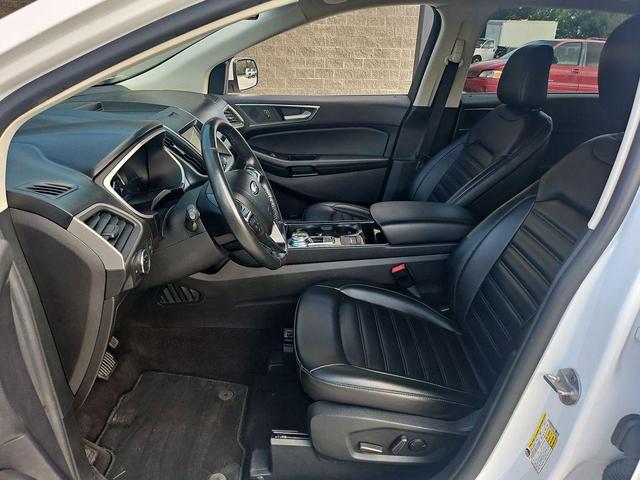 Photo of 2020 Oxford White Ford Edge