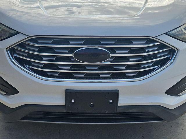 Photo of 2020 Oxford White Ford Edge