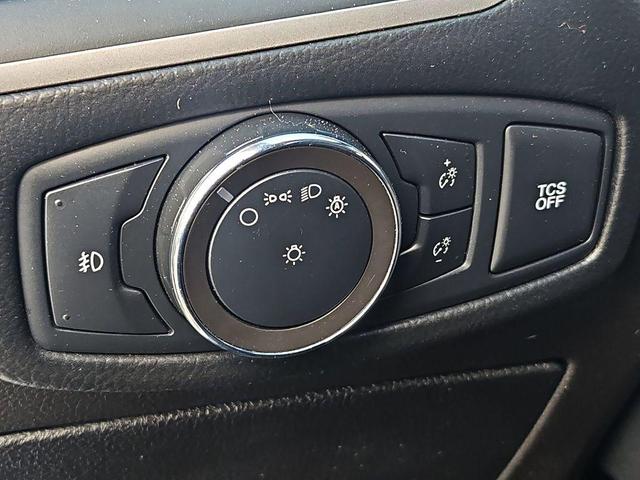 Photo of 2020 Oxford White Ford Edge