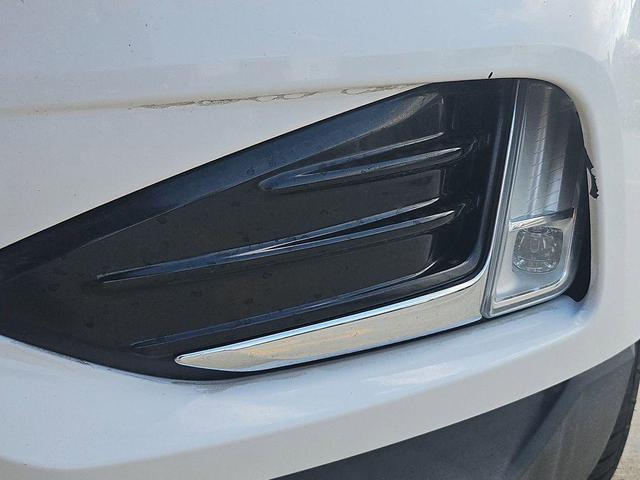Photo of 2020 Oxford White Ford Edge