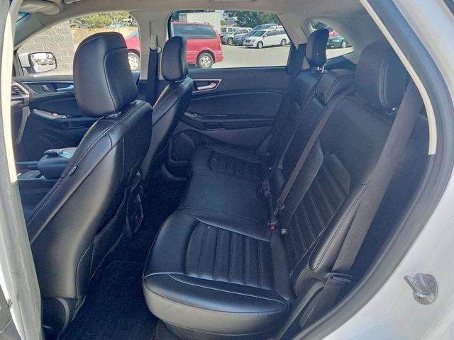 Photo of 2020 Oxford White Ford Edge