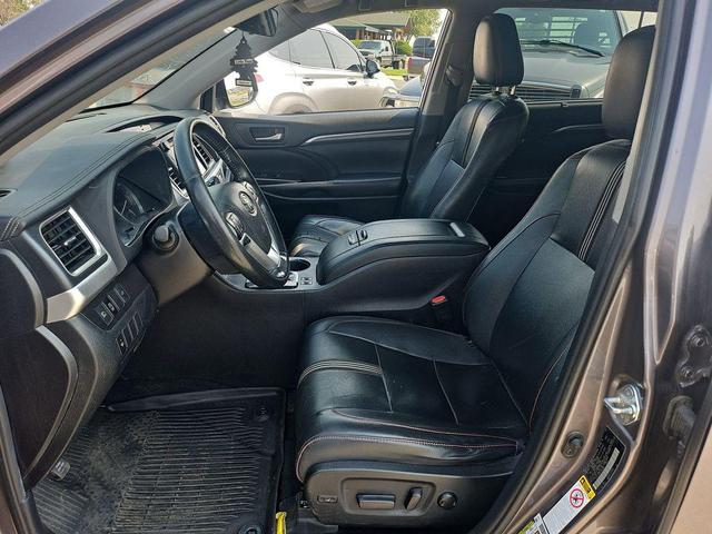 Photo of 2019 Predawn Gray Mica Toyota Highlander