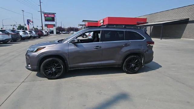 Photo of 2019 Predawn Gray Mica Toyota Highlander