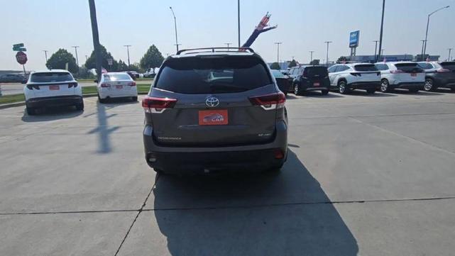 Photo of 2019 Predawn Gray Mica Toyota Highlander