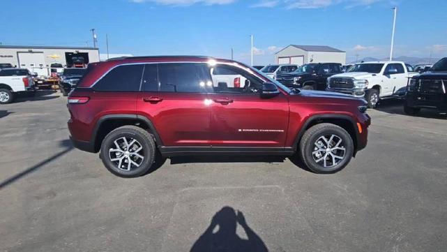 Photo of 2025 Velvet Red Pearlcoat Jeep Grand Cherokee