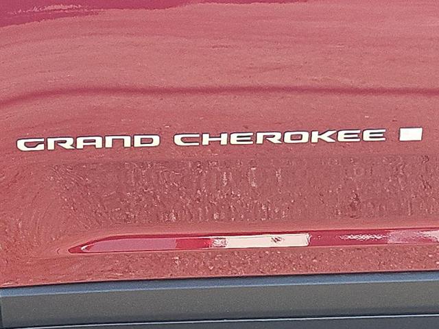 Photo of 2025 Velvet Red Pearlcoat Jeep Grand Cherokee