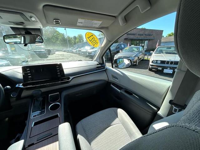 Photo of 2021 Celestial Silver Metallic Toyota Sienna