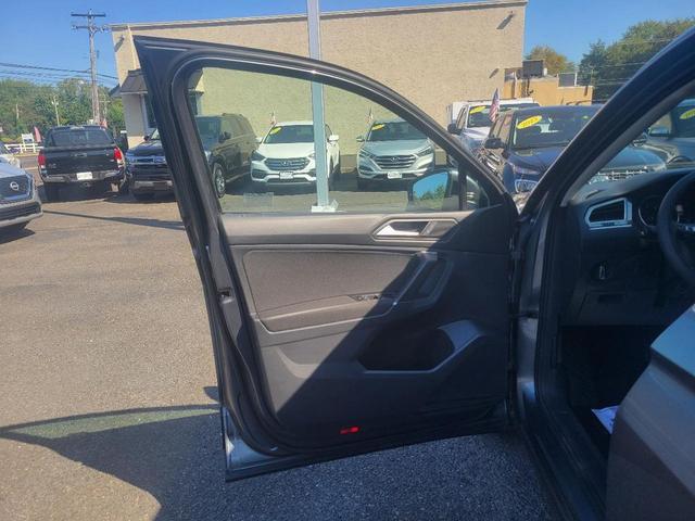 Photo of 2020 Platinum Gray Metallic Volkswagen Tiguan