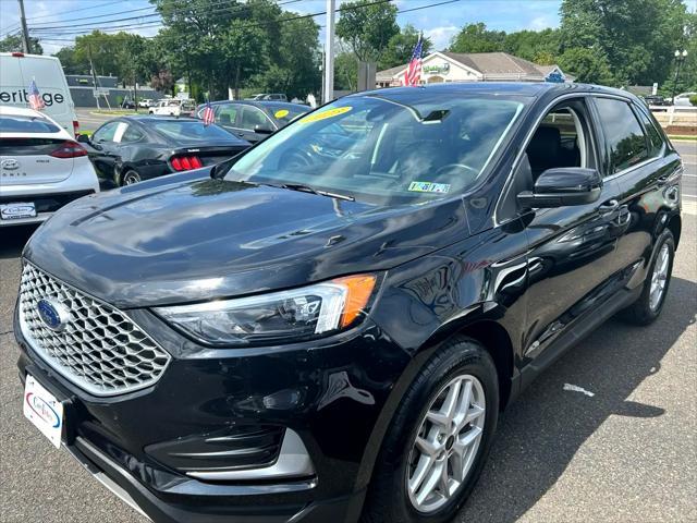 Photo of 2023 Agate Black Metallic Ford Edge